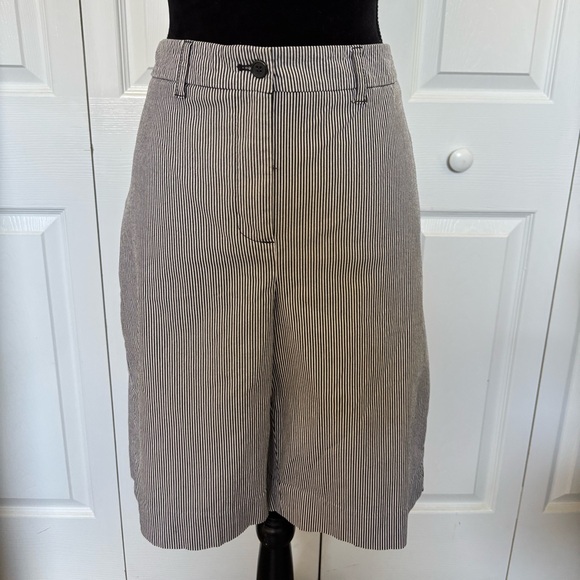 Anne Klein Sport Stretch Black & White Stripe Bermuda Short Size 12 - Picture 1 of 4